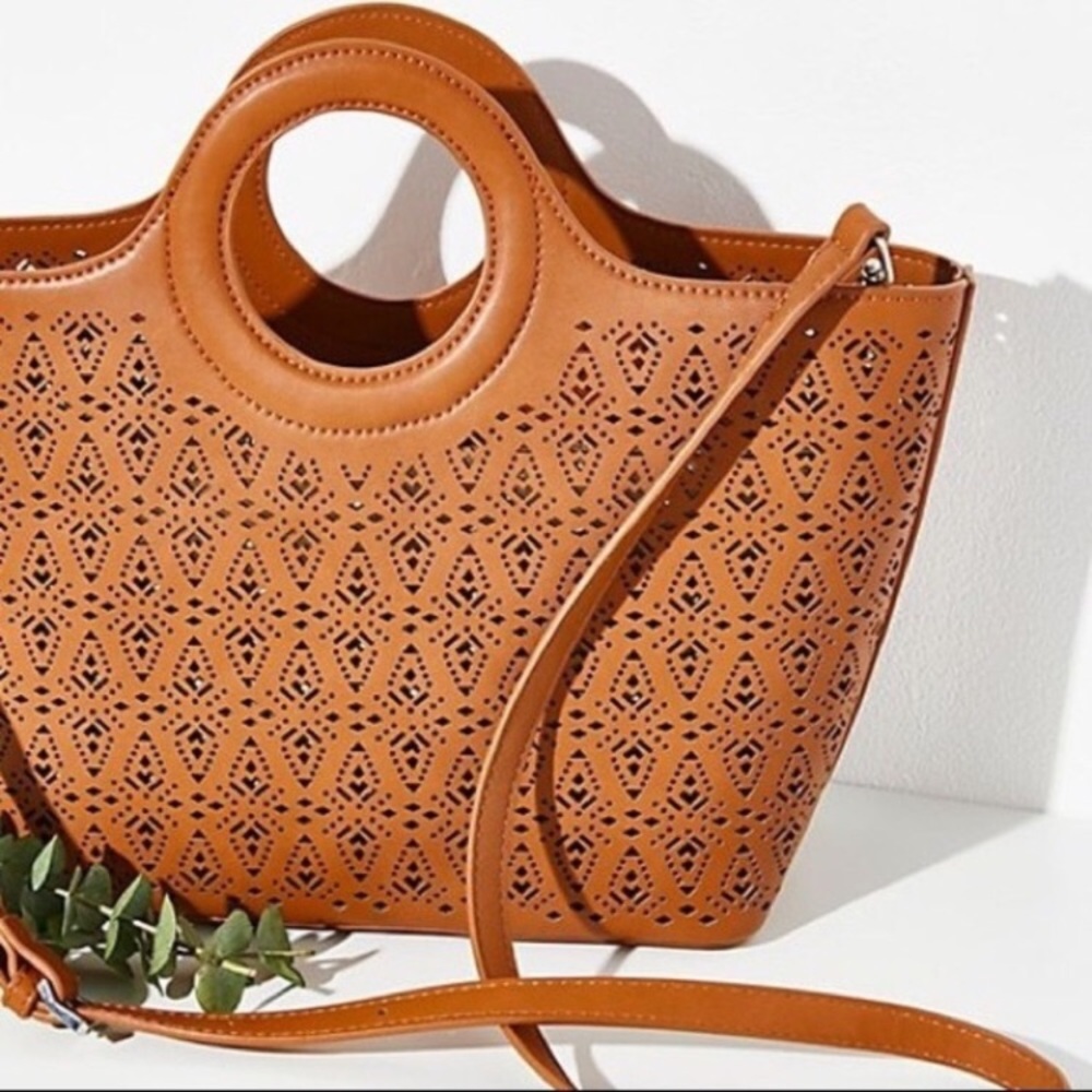 FREE PEOPLE Tan Cut Out Vegan Crossbody Tote Bag🌿